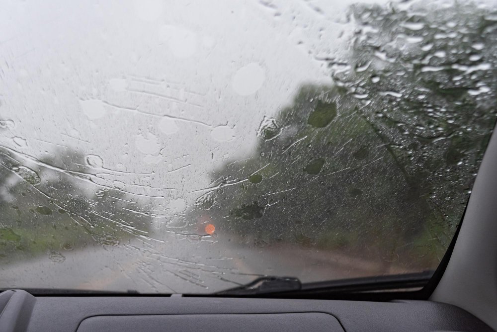 Como evitar aquaplanagem em dias de chuva? 1 evitar aquaplanagem em dias de chuva